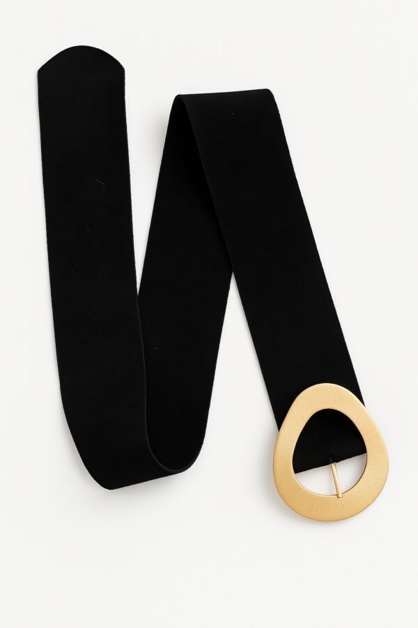 Ceinture noire avec boucle dorée