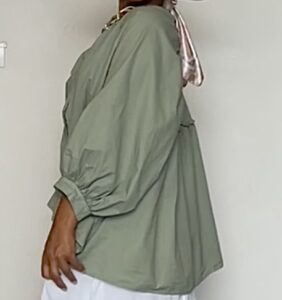 Chemise bouffante
100% Cotton
Vert clair